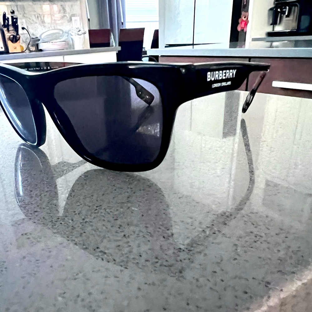 Burberry Women’s sunglassesses